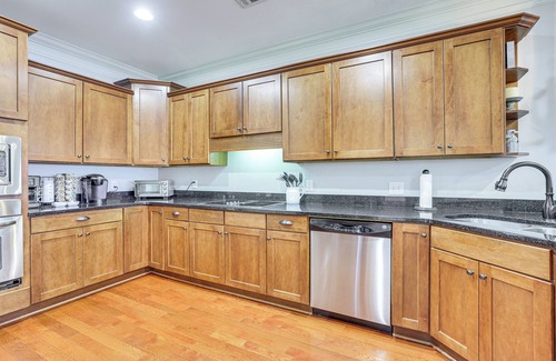 Lake Oconee House | Private Patio, Decks: Waterfront Eatonton Townhome