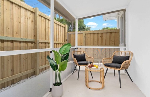 Mango Groves Apartment | Private Patio! Near beach -TV in bedroom - Villa 4