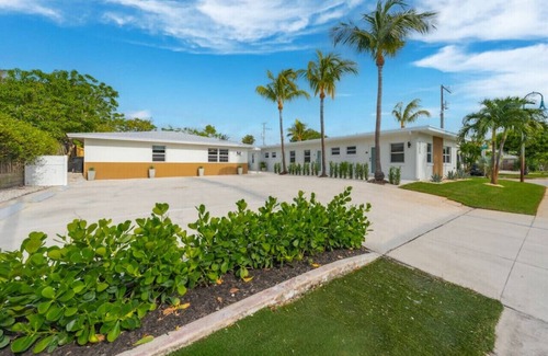 Mango Groves Apartment | Private Patio! Near beach -TV in bedroom - Villa 4