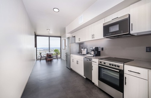 Middletown House | Private Patio, Rooftop, Bay Views, 2BR/3BA – Stay Together