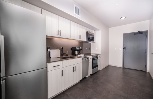 Middletown House | Private Patio, Rooftop, Bay Views, 2BR/3BA – Stay Together