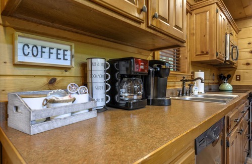 Broken Bow Cabin | PRIVATE Peaceful Cabin on 1.5 Acres with Hot Tub, Deck & HUGE Outdoor Fireplace!