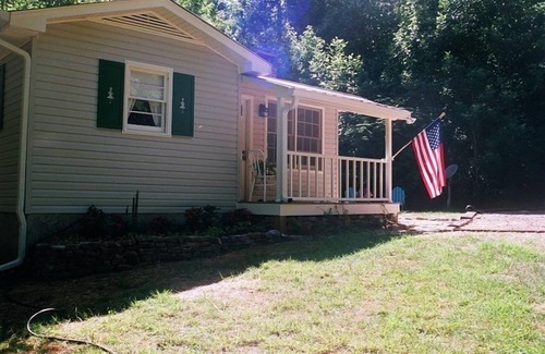 Dahlonega Cottage | Private, Peaceful Cottage on the Chestatee River and Dahlonega Plateau