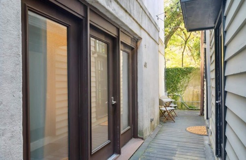 Cannonborough Elliotborough Apartment | Private & Peaceful Downtown Apartment