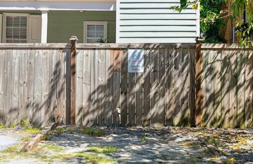 Cannonborough Elliotborough Apartment | Private & Peaceful Downtown Apartment