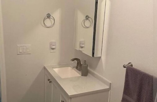 Taku - Campbell House | Private peaceful home with a twin room for rent