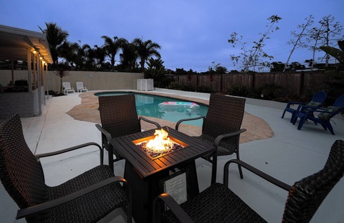 Loma Alta House | Private Peaceful Oasis with Pool/Patio/BBQ/Firepit Entire House 5mins from beach