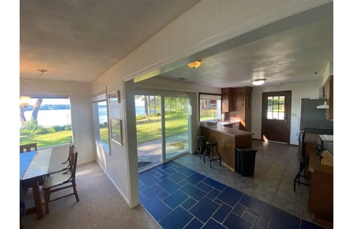 East Olympia House | Private Peninsula Waterfront Home by Nature Preserve