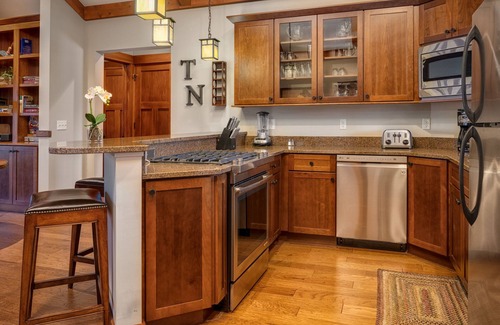 Harbor Springs Cottage | Private PET FRIENDLY 4 Bedroom-4 Bath Cottage Near Ski Resorts! Harbor Springs