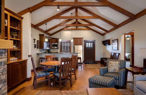 Harbor Springs Cottage | Private PET FRIENDLY 4 Bedroom-4 Bath Cottage Near Ski Resorts! Harbor Springs