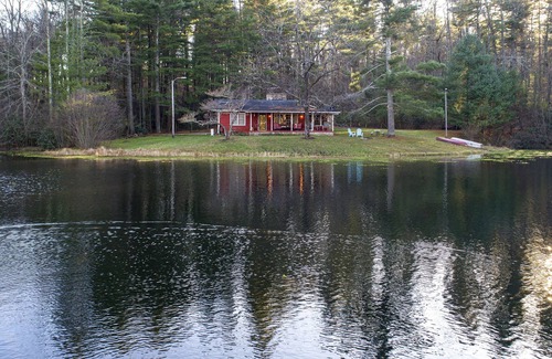 Hendersonville Cabin | Private, pet friendly lake. perfect location. Secluded, yet 1 mile to Main St