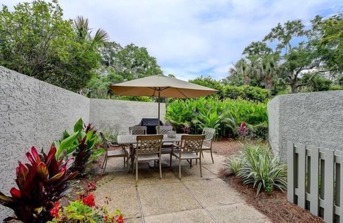 Harbour Town Villa | Private, Pet-Friendly, Ground-level Villa in the heart of Harbour Town