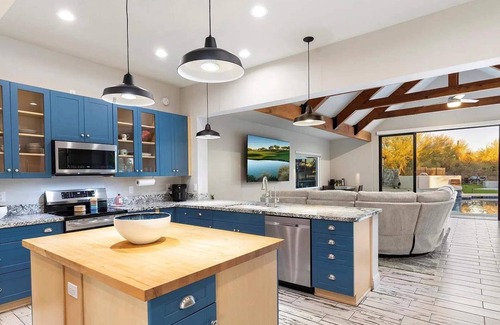 Desert View Village House | Private Pickleball Court, Pool heat, Spa & Fire Pit +