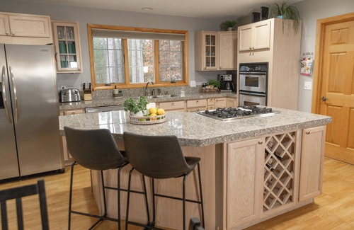 Lake Shore Estates Villa | Private Pine Forest Villa with hot tub 5 min from Castle Rock