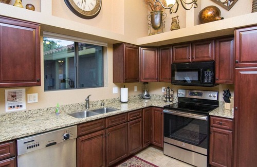 Buenavante House | Private Playground: Golf | Pool Table and Hot Tub!