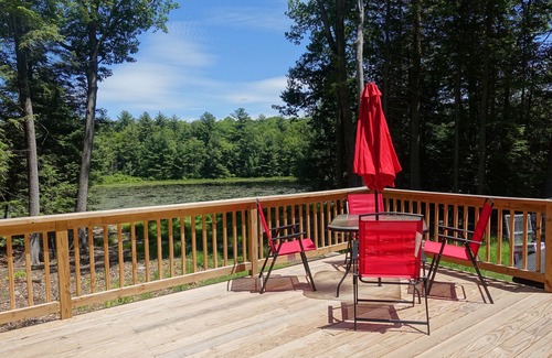 Thompson Ridge House | private pond, modern amenities, gracious grounds free Moët for Valentine’s Day
