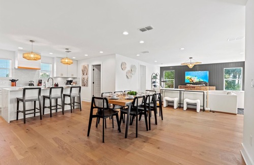 Vilano Beach House | Private Pool - 3 En-Suite King Bedrooms + Bunkroom for 4 - Steps from the Beach