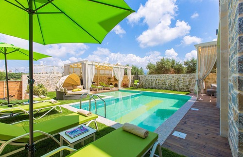 Stavromenos Villa | Private Pool, Accessible with 2km to the Beach!