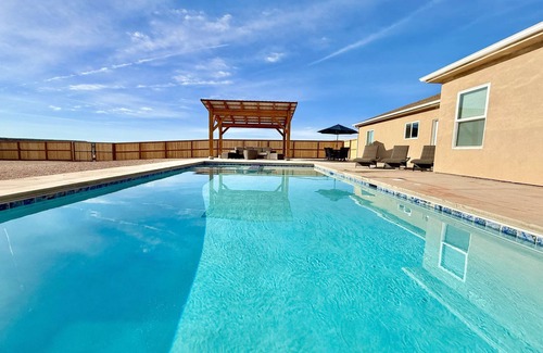 Kanab House | Private Pool and Hot Tub at Kanab Luxury Home with Incredible Sunset Views and S