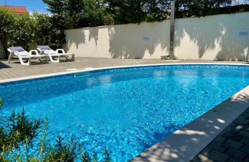 Silo Apartment | Private pool and Mediterranean garden apt Mia