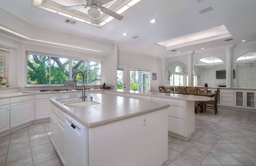 Lakeway House | Private Pool, BBQ, Hot Tub, Wrap-around Porch, Sun Room - 2 Homes and 2 Master Suites
