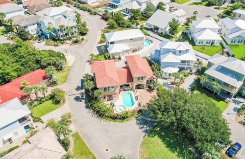 Emerald Waters Village House | Private Pool & Beach Access! Free 5+ Car Parking