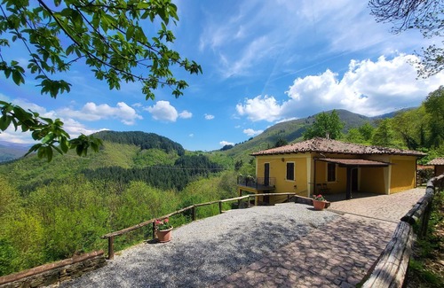 Camporgiano Villa | Private pool, big views, pure peace. Sleeps 8, 4 bedrooms/4 bathrooms. Wi-Fi