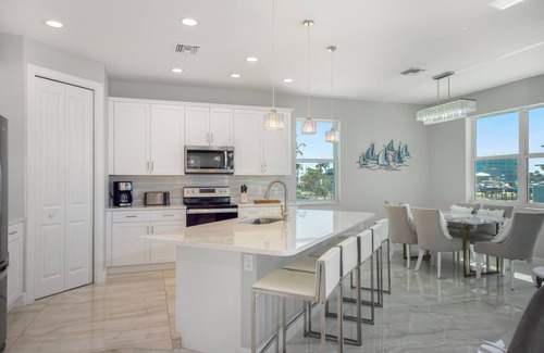 Fort Myers Beach House | Private Pool- Canal Front- Outdoor Bar- 5BR Sunsational Sunsets