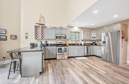 Rocky Mount House | Private Pool, Dock, Lots of Deck Space, Amazing Views, Quiet Location, Lots of Space