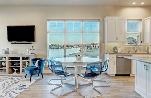 Kingsland House | Private Pool, Elevator, Kayaks, Pickleball, Golf, Covered Boat Slip, Fishing!