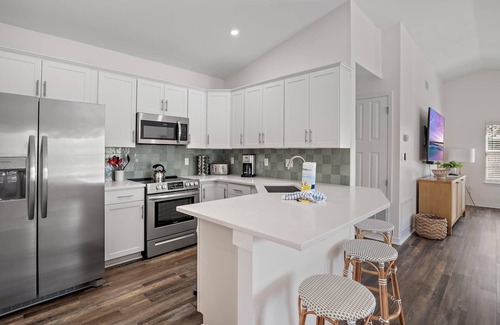 Seaspray House | Private Pool, Golf Cart & 4 Bikes! PRIVATE Beach Access~Havenly at Seaspray in M