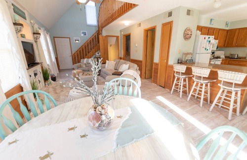 Colington House | Private Pool🏊‍♂️ Hot Tub⛱ Walk or Bike to Beach🌊Soundview, Privacy Fence