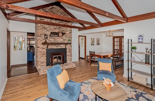 Knoxville House | Private Pool Home! 3 Miles from Downtown Knoxville-Game Room-Grill-Mtn Retreat with Tons of Privacy