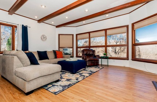 Knoxville House | Private Pool Home! 3 Miles from Downtown Knoxville-Game Room-Grill-Mtn Retreat with Tons of Privacy