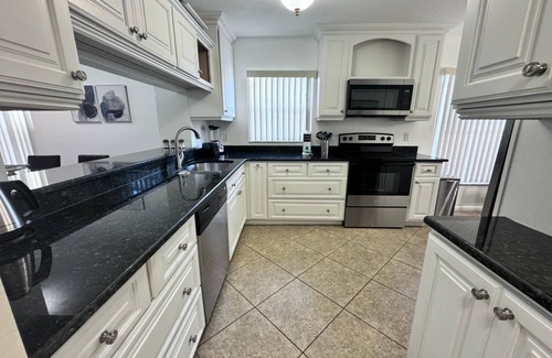 Indian Wells House | private pool home centrally located near disney, malls and supermarkets