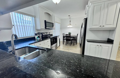 Indian Wells House | private pool home centrally located near disney, malls and supermarkets