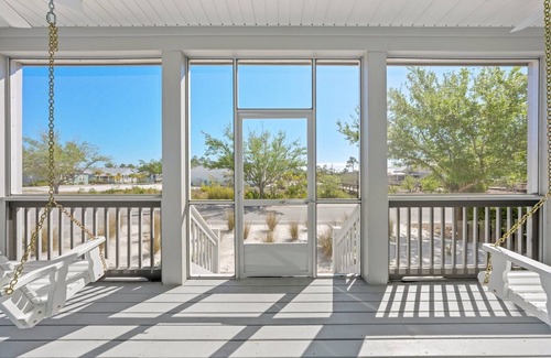 Port St. Joe House | Private Pool & Hot Tub, close to restaurants, ice cream, beach, boardwalk & bars