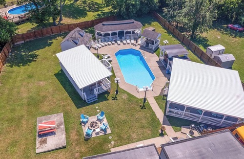 Nashville House | Private Pool! Hot Tub! Fire Pit! 10 Beds