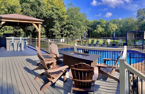 Albrightsville House | Private Pool, Hot Tub, Game Rm, Fire Pit, & Luxury 5 bedrms in gated community!