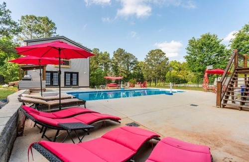 Jonesboro House | Private Pool House and Pool Outdoor Oasis