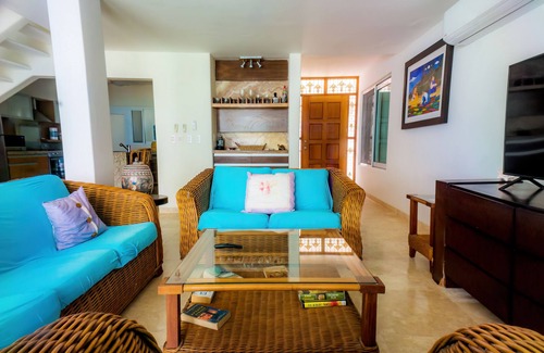 Zona Hotelera House | Private pool in beach front Villa