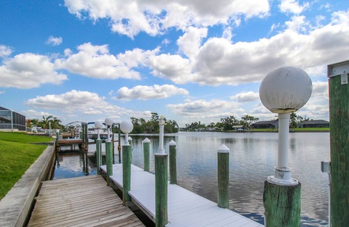Port Charlotte House | Private Pool, Lake front, Port Charlotte, Lake View Retreat