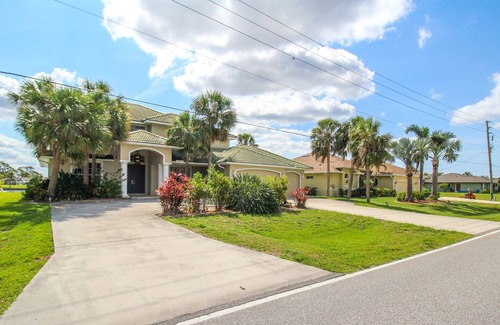 Port Charlotte House | Private Pool, Lake front, Port Charlotte, Lake View Retreat