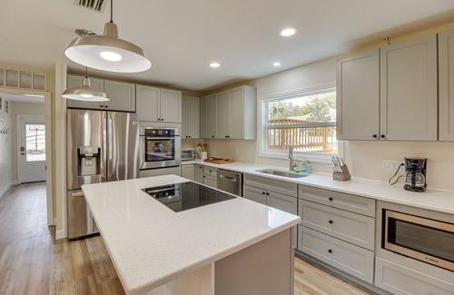 Wildwood House | Private Pool & Lake Views: Family Home in Oxford