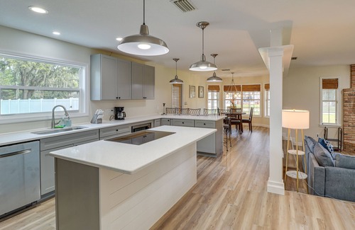 Wildwood House | Private Pool & Lake Views: Family Home in Oxford