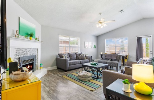 Seaspray House | PRIVATE POOL!! MOVIE ROOM AND PRIVATE BEACH ACCESS!