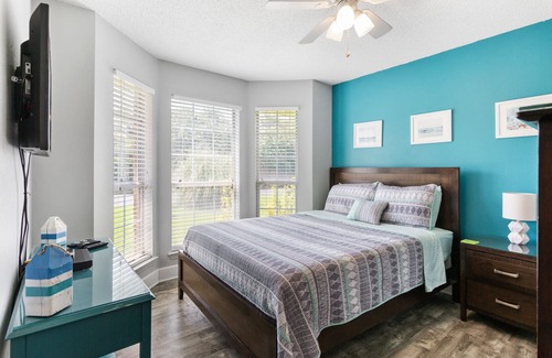 Seaspray House | PRIVATE POOL!! MOVIE ROOM AND PRIVATE BEACH ACCESS!