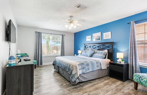 Seaspray House | PRIVATE POOL!! MOVIE ROOM AND PRIVATE BEACH ACCESS!