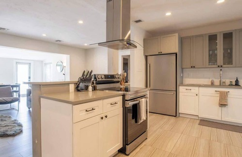 Victoria Park House | Private Pool Oasis Close to Beach w/New Interior!