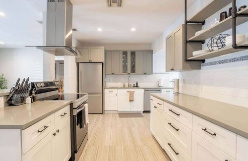 Victoria Park House | Private Pool Oasis Close to Beach w/New Interior!
